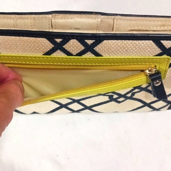 Spartina 449 wallet with wristlet strap in excellent pre-owned condition - Picture 3 of 12